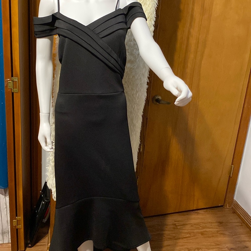 Enfocus Women’s Off The Shoulder Long Black Formal Dress. Size 18W